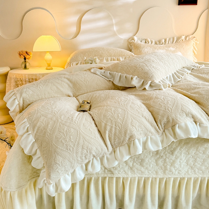 91家纺网 家纺一手货源 找家纺 （总）唐人居 2025新款雕花牛奶绒花边款四件套--摩卡庄园系列