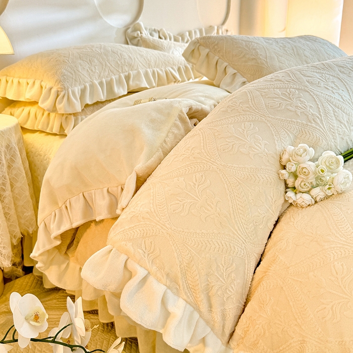 91家纺网 家纺一手货源 找家纺 （总）唐人居 2025新款雕花牛奶绒花边款四件套--摩卡庄园系列