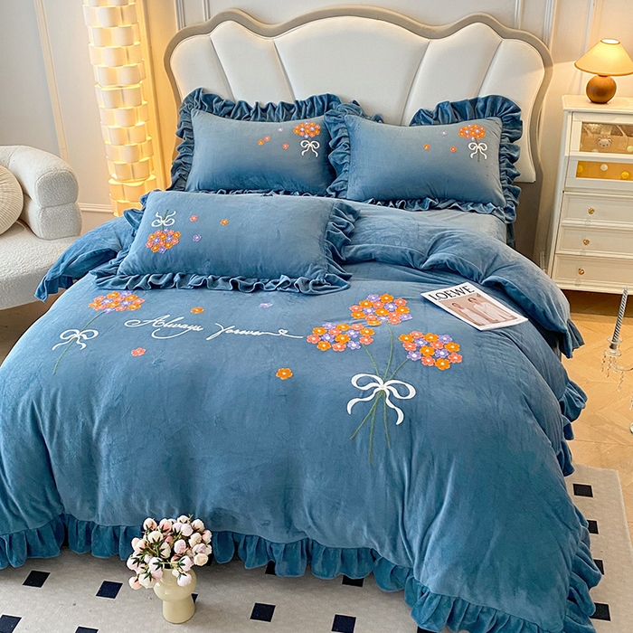 91家纺网 家纺一手货源 找家纺 唐人居 2025新款水晶绒毛巾绣四件套--幸福花开系列 幸福花开-水蓝