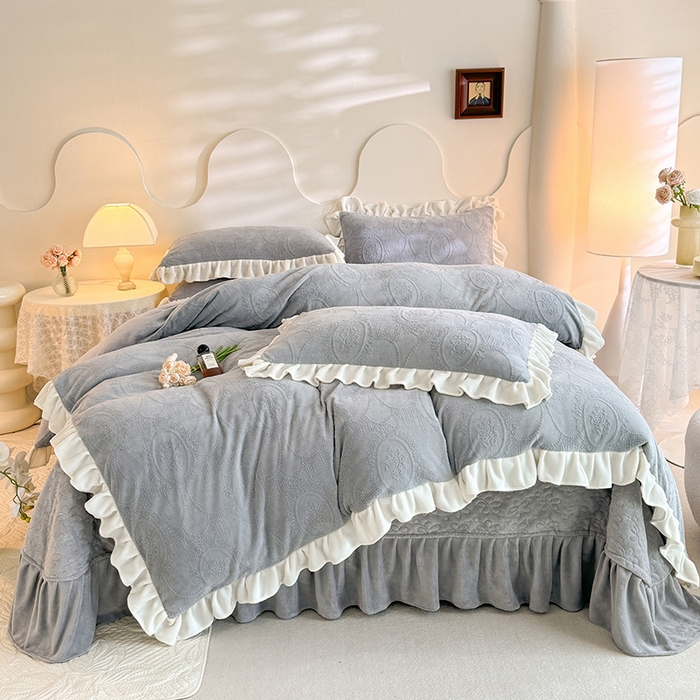 91家纺网 家纺一手货源 找家纺 （总）唐人居 2025新款雕花牛奶绒花边款四件套--摩卡庄园系列