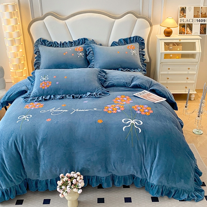 91家纺网 家纺一手货源 找家纺 唐人居 2025新款水晶绒毛巾绣四件套--幸福花开系列 幸福花开-水蓝