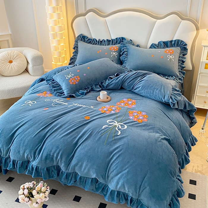 91家纺网 家纺一手货源 找家纺 唐人居 2025新款水晶绒毛巾绣四件套--幸福花开系列 幸福花开-水蓝