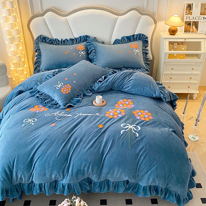 91家纺网 家纺一手货源 找家纺 唐人居 2025新款水晶绒毛巾绣四件套--幸福花开系列 幸福花开-水蓝