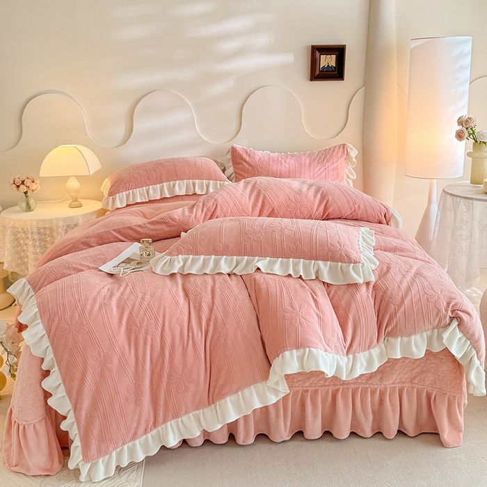 91家纺网 家纺一手货源 找家纺 （总）唐人居 2025新款雕花牛奶绒花边款四件套--摩卡庄园系列