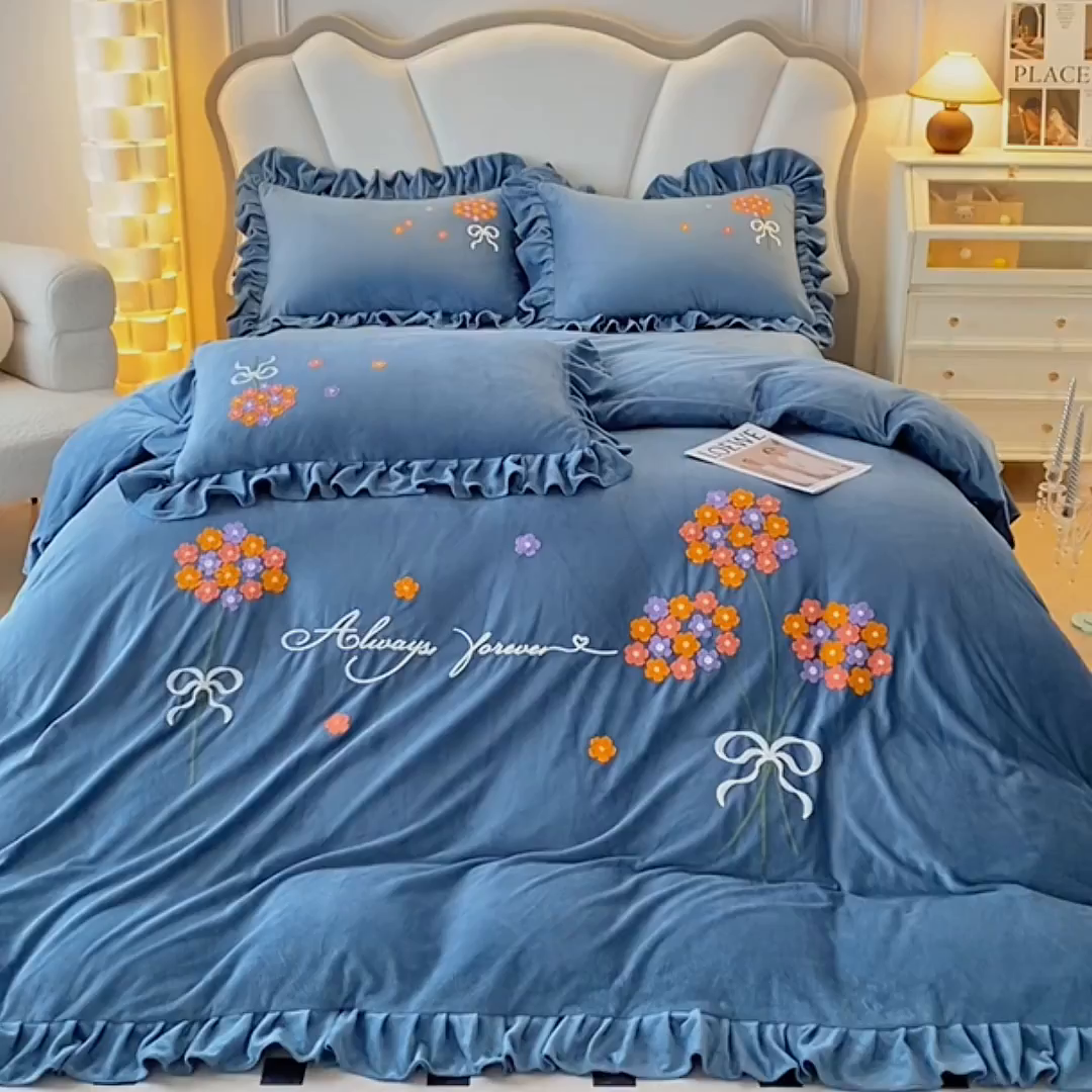 91家纺网 家纺一手货源 找家纺 唐人居 2025新款水晶绒毛巾绣四件套--幸福花开系列 幸福花开-水蓝