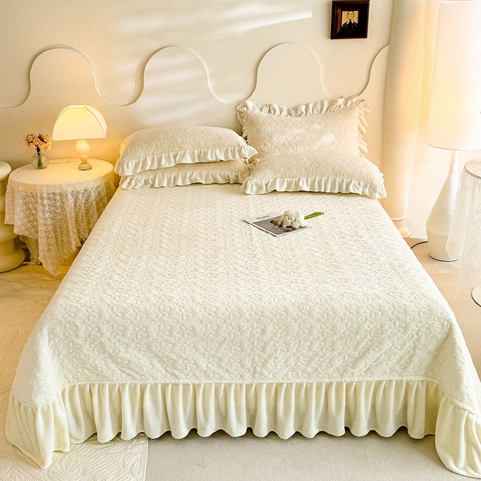 91家纺网 家纺一手货源 找家纺 唐人居 2025新款雕花牛奶绒花边款四件套--摩卡庄园系列 摩卡庄园-奶白