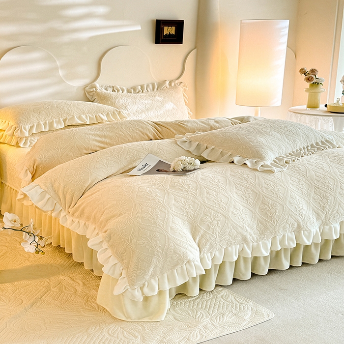 91家纺网 家纺一手货源 找家纺 唐人居 2025新款雕花牛奶绒花边款四件套--摩卡庄园系列 摩卡庄园-奶白