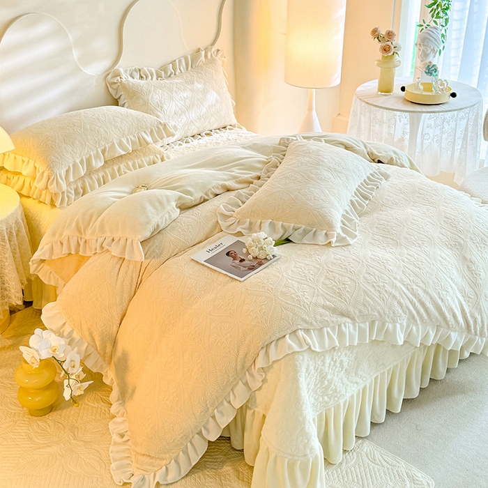 91家纺网 家纺一手货源 找家纺 唐人居 2025新款雕花牛奶绒花边款四件套--摩卡庄园系列 摩卡庄园-奶白