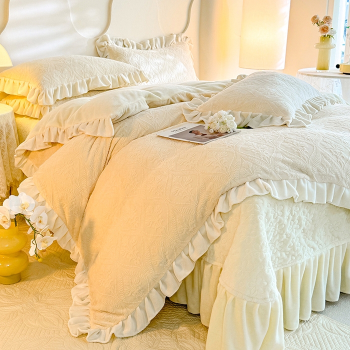 91家纺网 家纺一手货源 找家纺 唐人居 2025新款雕花牛奶绒花边款四件套--摩卡庄园系列 摩卡庄园-奶白