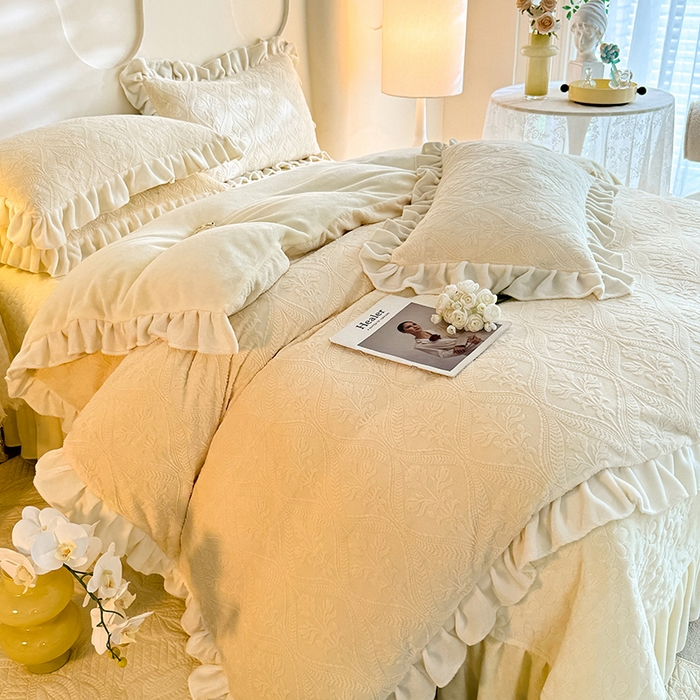 91家纺网 家纺一手货源 找家纺 唐人居 2025新款雕花牛奶绒花边款四件套--摩卡庄园系列 摩卡庄园-奶白