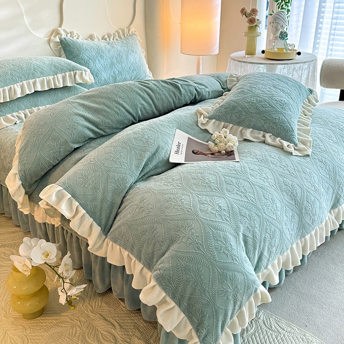 91家纺网 家纺一手货源 找家纺 唐人居 2025新款雕花牛奶绒花边款四件套--摩卡庄园系列 摩卡庄园-水兰