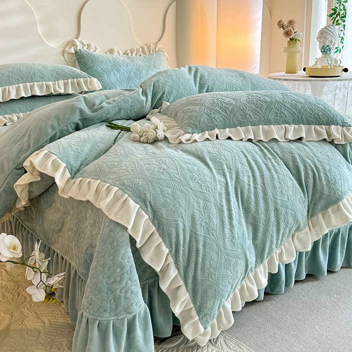 91家纺网 家纺一手货源 找家纺 唐人居 2025新款雕花牛奶绒花边款四件套--摩卡庄园系列 摩卡庄园-水兰