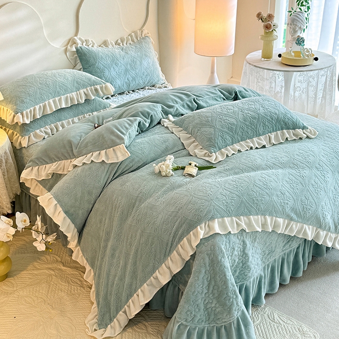 91家纺网 家纺一手货源 找家纺 唐人居 2025新款雕花牛奶绒花边款四件套--摩卡庄园系列 摩卡庄园-水兰