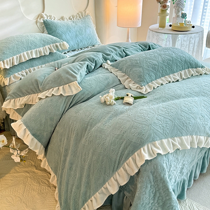 91家纺网 家纺一手货源 找家纺 唐人居 2025新款雕花牛奶绒花边款四件套--摩卡庄园系列 摩卡庄园-水兰