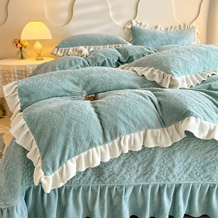 91家纺网 家纺一手货源 找家纺 唐人居 2025新款雕花牛奶绒花边款四件套--摩卡庄园系列 摩卡庄园-水兰