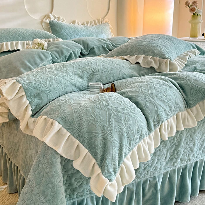 91家纺网 家纺一手货源 找家纺 唐人居 2025新款雕花牛奶绒花边款四件套--摩卡庄园系列 摩卡庄园-水兰