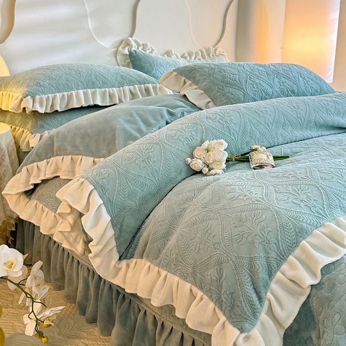 91家纺网 家纺一手货源 找家纺 唐人居 2025新款雕花牛奶绒花边款四件套--摩卡庄园系列 摩卡庄园-水兰