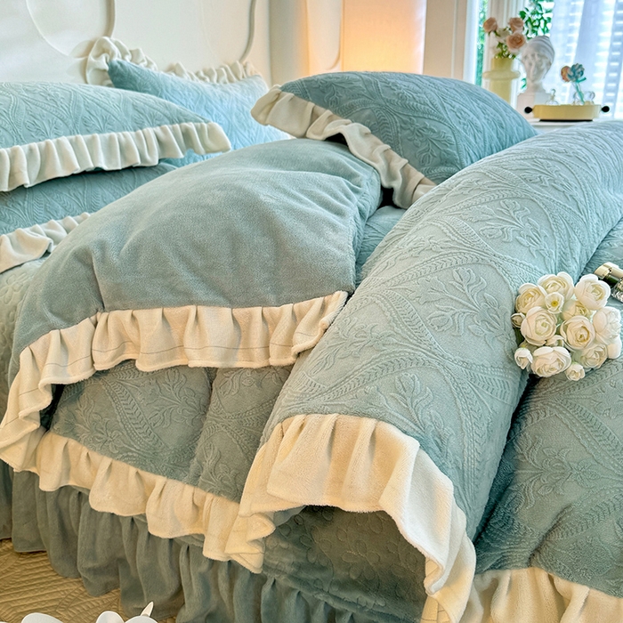 91家纺网 家纺一手货源 找家纺 唐人居 2025新款雕花牛奶绒花边款四件套--摩卡庄园系列 摩卡庄园-水兰