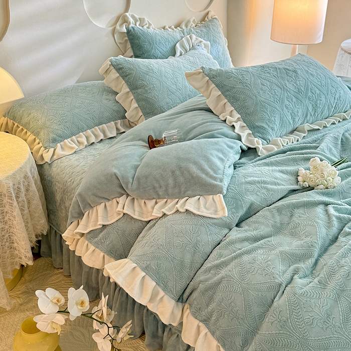 91家纺网 家纺一手货源 找家纺 唐人居 2025新款雕花牛奶绒花边款四件套--摩卡庄园系列 摩卡庄园-水兰