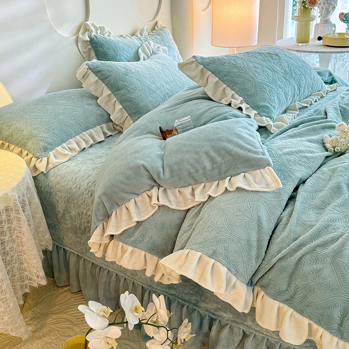 91家纺网 家纺一手货源 找家纺 唐人居 2025新款雕花牛奶绒花边款四件套--摩卡庄园系列 摩卡庄园-水兰