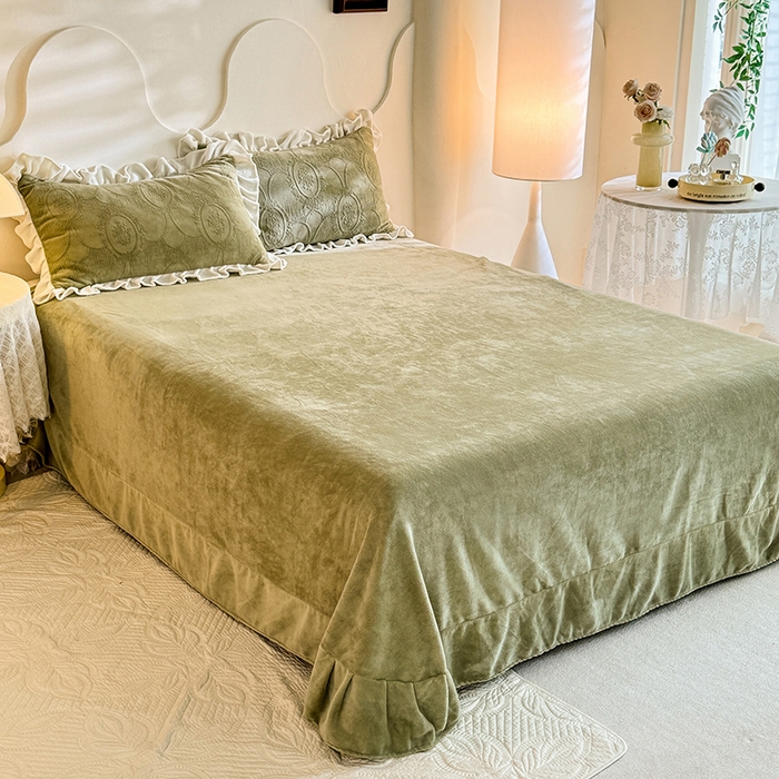 91家纺网 家纺一手货源 找家纺 唐人居 2025新款雕花牛奶绒花边款四件套--摩卡庄园系列 摩卡庄园-水绿