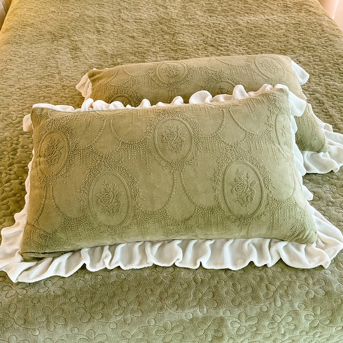 91家纺网 家纺一手货源 找家纺 唐人居 2025新款雕花牛奶绒花边款四件套--摩卡庄园系列 摩卡庄园-水绿