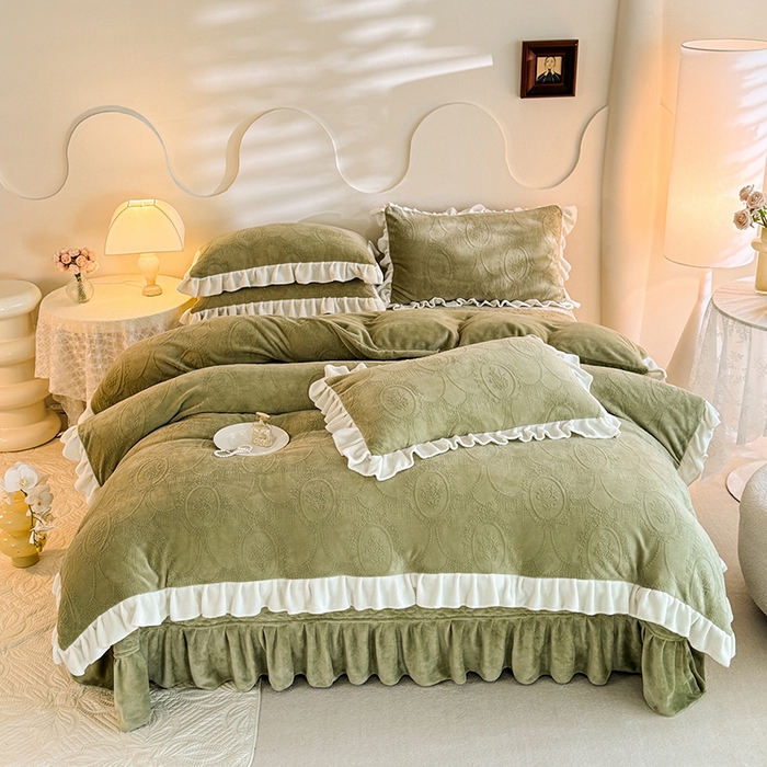 91家纺网 家纺一手货源 找家纺 唐人居 2025新款雕花牛奶绒花边款四件套--摩卡庄园系列 摩卡庄园-水绿