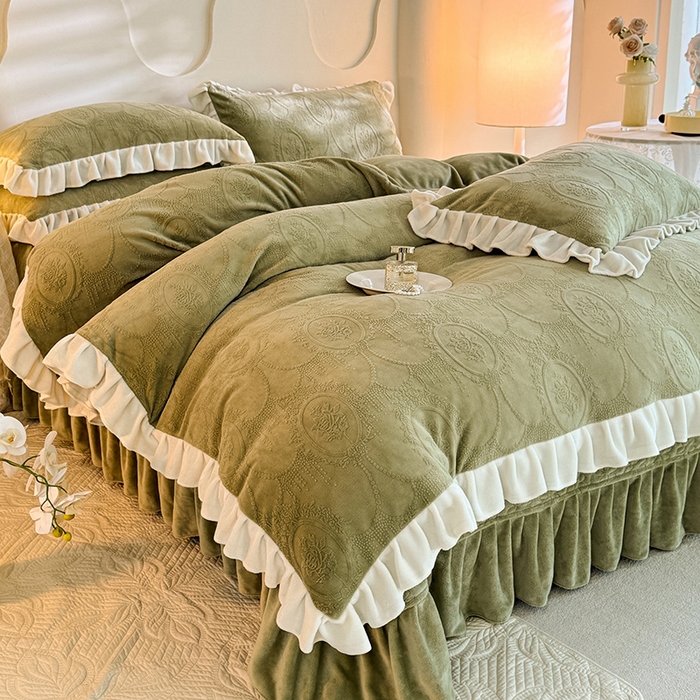 91家纺网 家纺一手货源 找家纺 唐人居 2025新款雕花牛奶绒花边款四件套--摩卡庄园系列 摩卡庄园-水绿