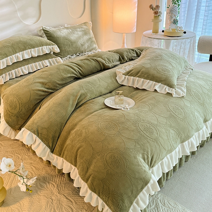 91家纺网 家纺一手货源 找家纺 唐人居 2025新款雕花牛奶绒花边款四件套--摩卡庄园系列 摩卡庄园-水绿