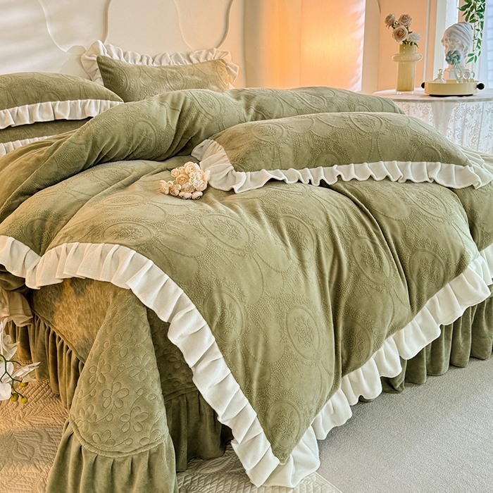 91家纺网 家纺一手货源 找家纺 唐人居 2025新款雕花牛奶绒花边款四件套--摩卡庄园系列 摩卡庄园-水绿