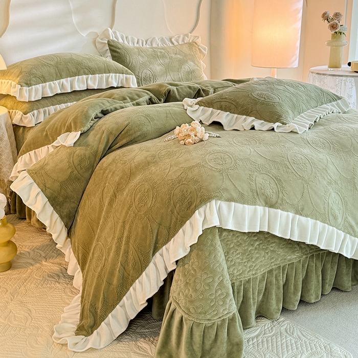 91家纺网 家纺一手货源 找家纺 唐人居 2025新款雕花牛奶绒花边款四件套--摩卡庄园系列 摩卡庄园-水绿