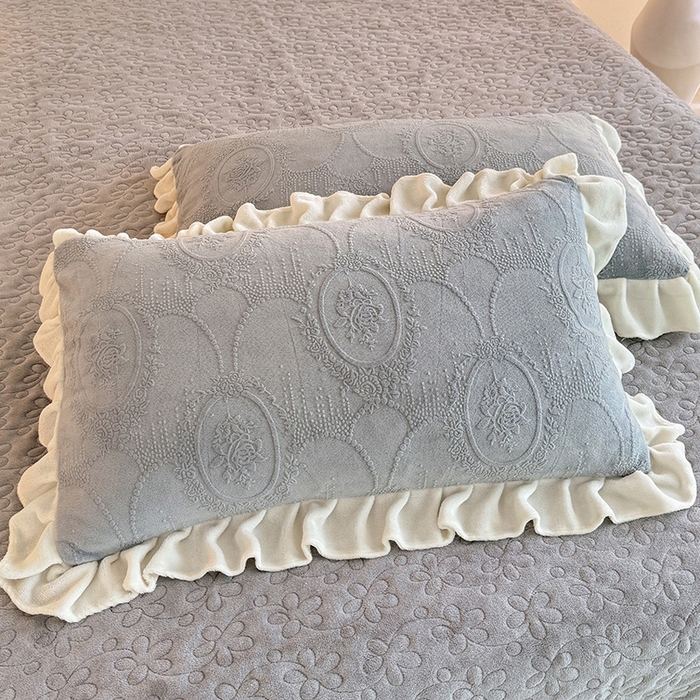 91家纺网 家纺一手货源 找家纺 唐人居 2025新款雕花牛奶绒花边款四件套--摩卡庄园系列 摩卡庄园-浅灰