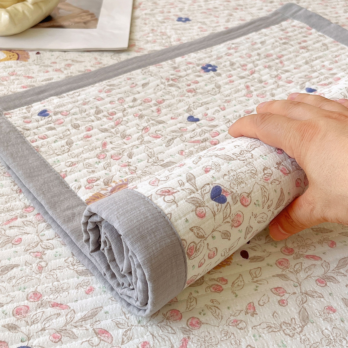 91家纺网 家纺一手货源 找家纺 雨彤家纺 2025新款A类双层纱夹棉单人枕巾 萌萌哒