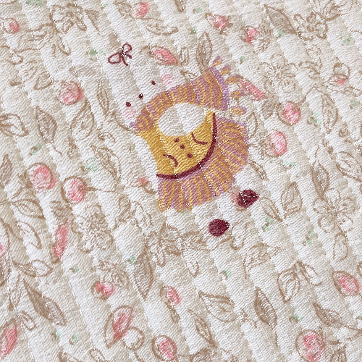 91家纺网 家纺一手货源 找家纺 雨彤家纺 2025新款A类双层纱夹棉单人枕巾 萌萌哒