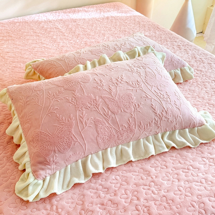 91家纺网 家纺一手货源 找家纺 唐人居 2025新款雕花牛奶绒花边款四件套--摩卡庄园系列 摩卡庄园-浅粉