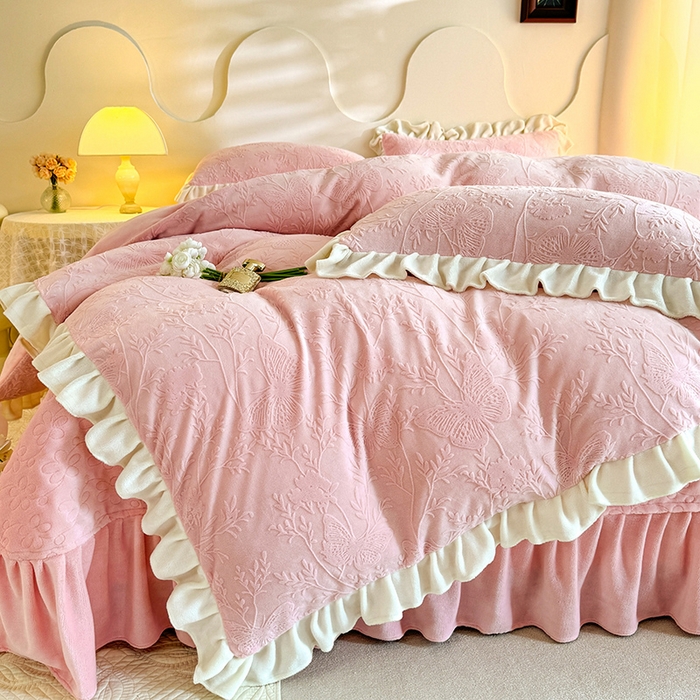 91家纺网 家纺一手货源 找家纺 唐人居 2025新款雕花牛奶绒花边款四件套--摩卡庄园系列 摩卡庄园-浅粉