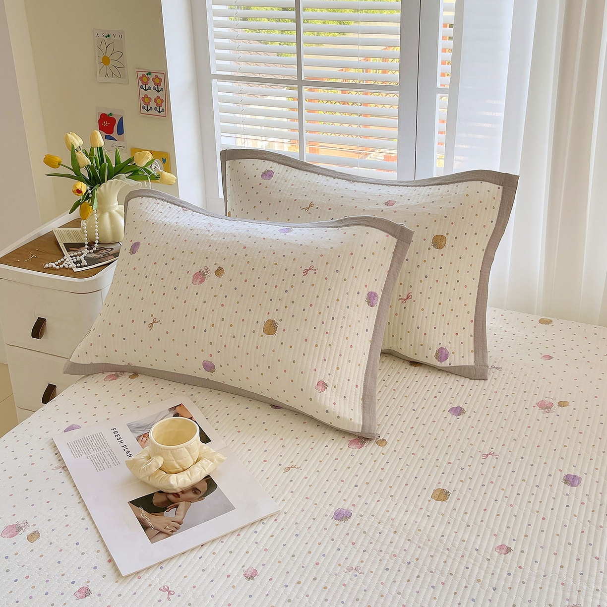 91家纺网 家纺一手货源 找家纺 雨彤家纺 2025新款A类双层纱夹棉单人枕巾 点点莓果