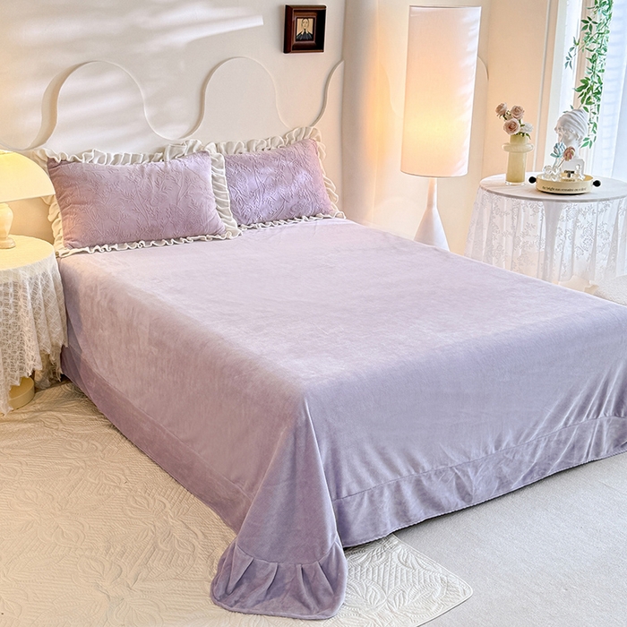 91家纺网 家纺一手货源 找家纺 唐人居 2025新款雕花牛奶绒花边款四件套--摩卡庄园系列 摩卡庄园-浅紫