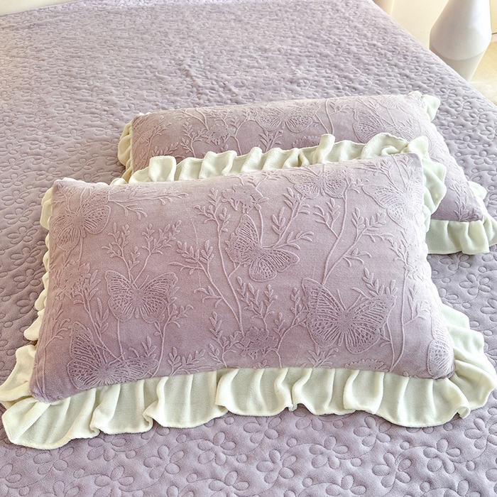 91家纺网 家纺一手货源 找家纺 唐人居 2025新款雕花牛奶绒花边款四件套--摩卡庄园系列 摩卡庄园-浅紫