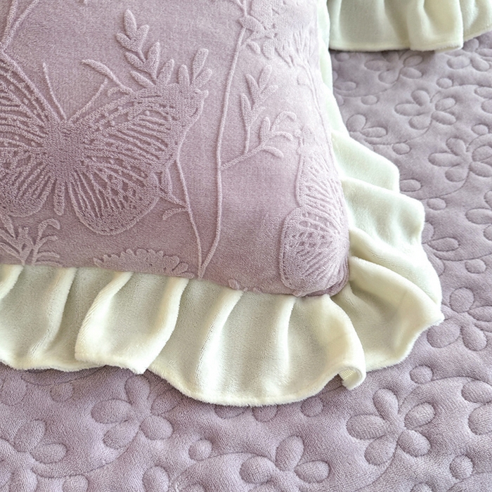 91家纺网 家纺一手货源 找家纺 唐人居 2025新款雕花牛奶绒花边款四件套--摩卡庄园系列 摩卡庄园-浅紫