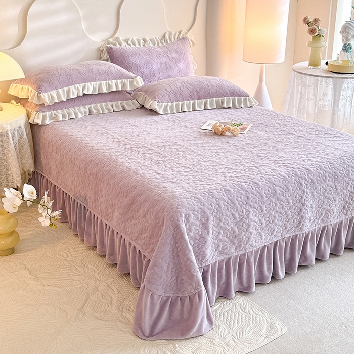 91家纺网 家纺一手货源 找家纺 唐人居 2025新款雕花牛奶绒花边款四件套--摩卡庄园系列 摩卡庄园-浅紫