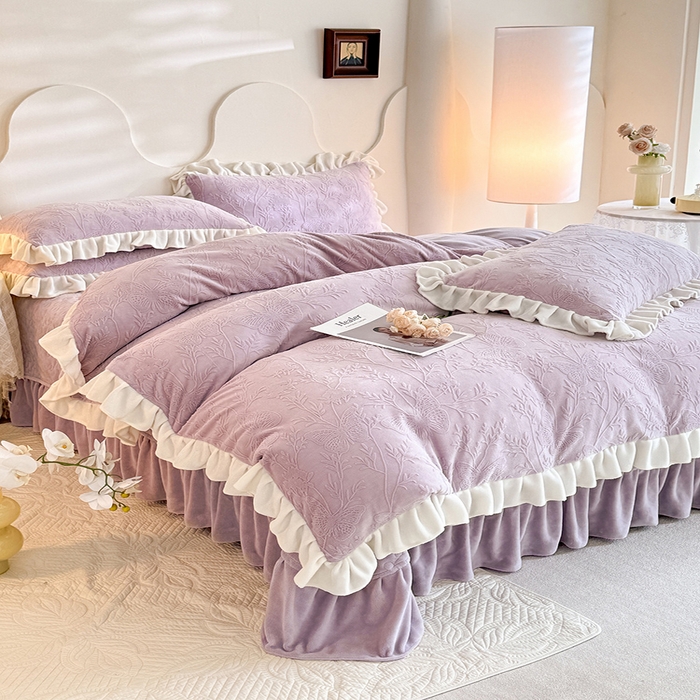 91家纺网 家纺一手货源 找家纺 唐人居 2025新款雕花牛奶绒花边款四件套--摩卡庄园系列 摩卡庄园-浅紫