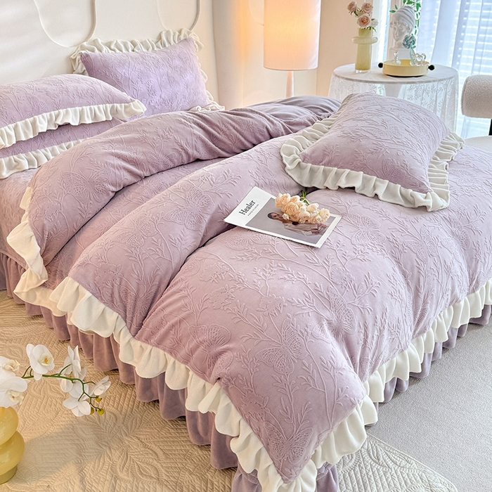 91家纺网 家纺一手货源 找家纺 唐人居 2025新款雕花牛奶绒花边款四件套--摩卡庄园系列 摩卡庄园-浅紫