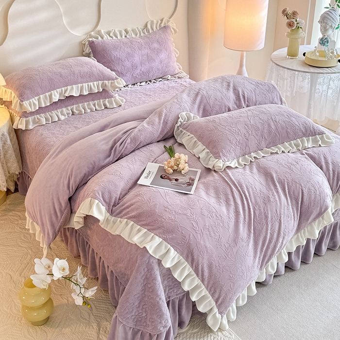 91家纺网 家纺一手货源 找家纺 唐人居 2025新款雕花牛奶绒花边款四件套--摩卡庄园系列 摩卡庄园-浅紫