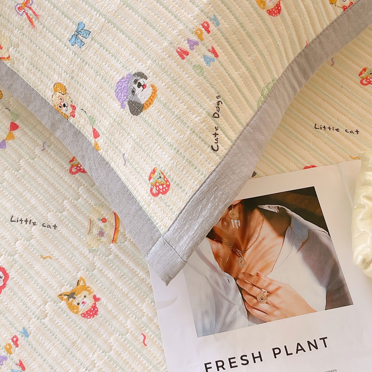 91家纺网 家纺一手货源 找家纺 雨彤家纺 2025新款A类双层纱夹棉单人枕巾 童趣涂鸦