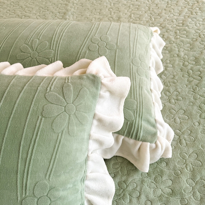 91家纺网 家纺一手货源 找家纺 唐人居 2025新款雕花牛奶绒花边款四件套--摩卡庄园系列 摩卡庄园-浅绿