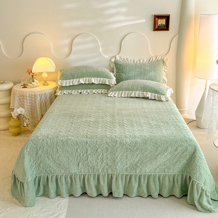 91家纺网 家纺一手货源 找家纺 唐人居 2025新款雕花牛奶绒花边款四件套--摩卡庄园系列 摩卡庄园-浅绿