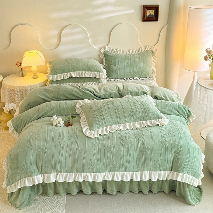 91家纺网 家纺一手货源 找家纺 唐人居 2025新款雕花牛奶绒花边款四件套--摩卡庄园系列 摩卡庄园-浅绿