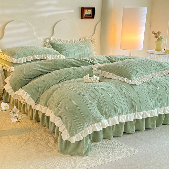 91家纺网 家纺一手货源 找家纺 唐人居 2025新款雕花牛奶绒花边款四件套--摩卡庄园系列 摩卡庄园-浅绿