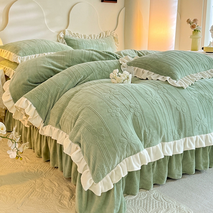 91家纺网 家纺一手货源 找家纺 唐人居 2025新款雕花牛奶绒花边款四件套--摩卡庄园系列 摩卡庄园-浅绿